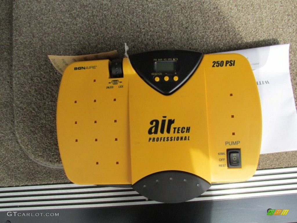 2011 Express 1500 AWD Passenger Conversion Van - Sandstone Metallic / Neutral photo #35