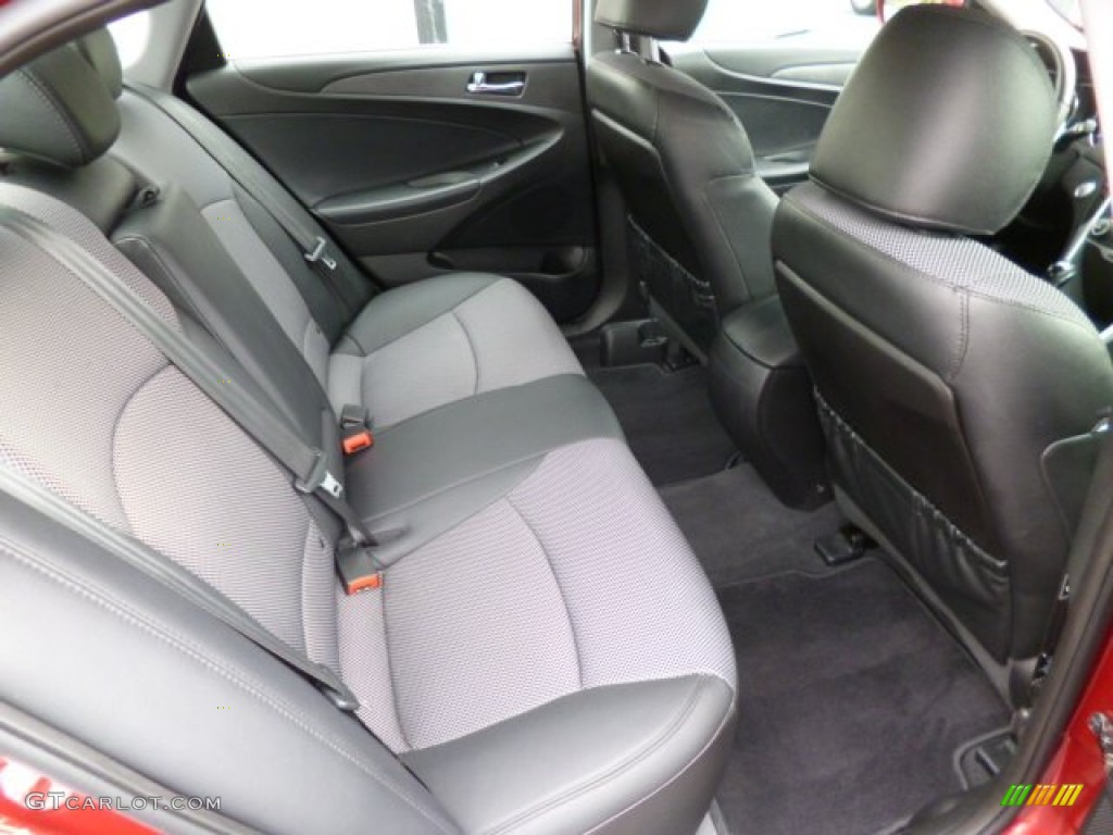 2011 Sonata SE - Venetian Red / Black photo #12