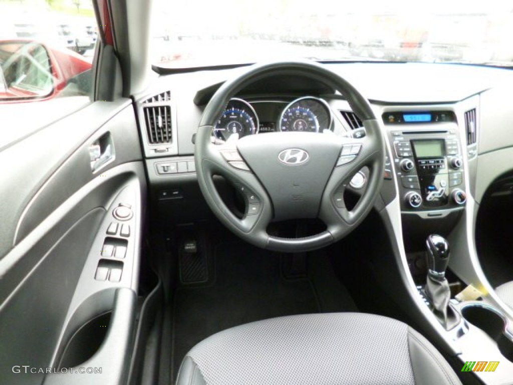 2011 Sonata SE - Venetian Red / Black photo #14