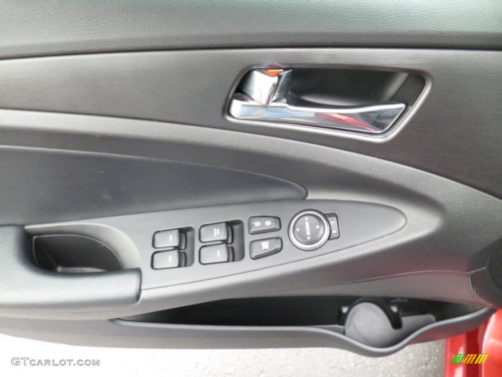 2011 Sonata SE - Venetian Red / Black photo #17