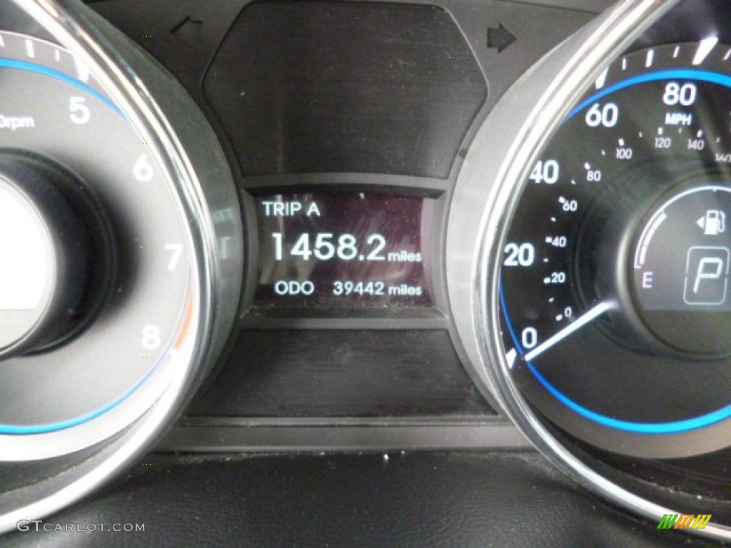 2011 Sonata SE - Venetian Red / Black photo #20
