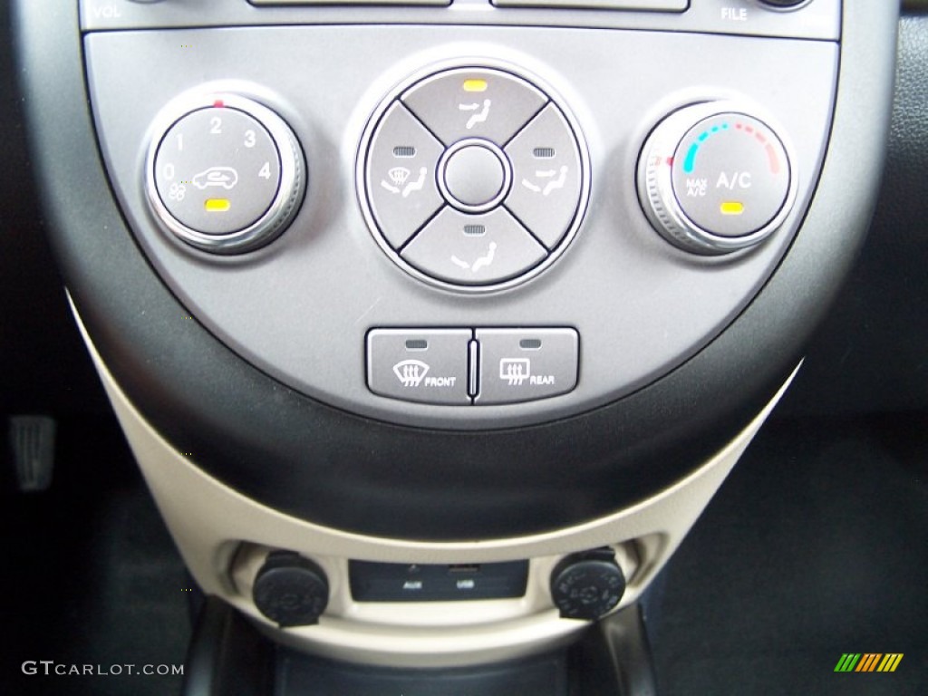 2012 Kia Soul + Controls Photo #80428391