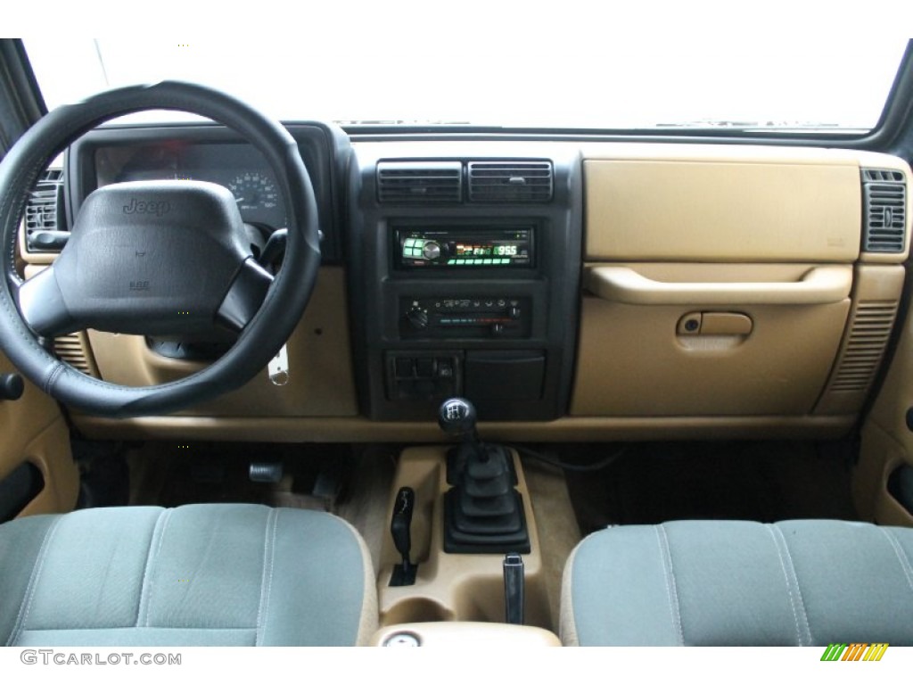 1998 Jeep Wrangler Sahara 4x4 Green/Khaki Dashboard Photo #80428472