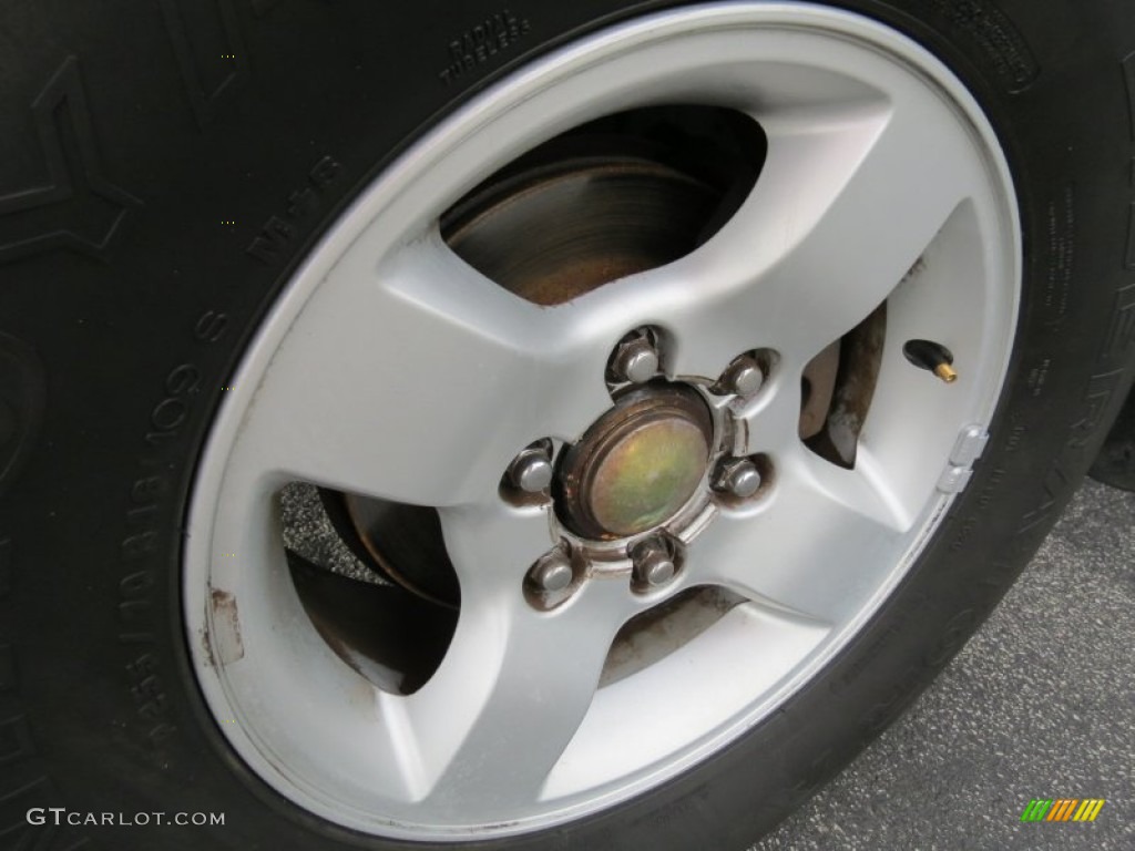 2004 Xterra SE - Thermal Red Metallic / Gray photo #5