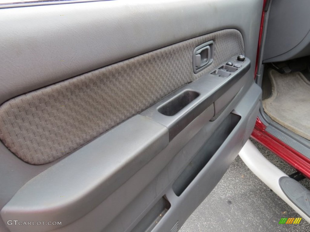 2004 Nissan Xterra SE Door Panel Photos