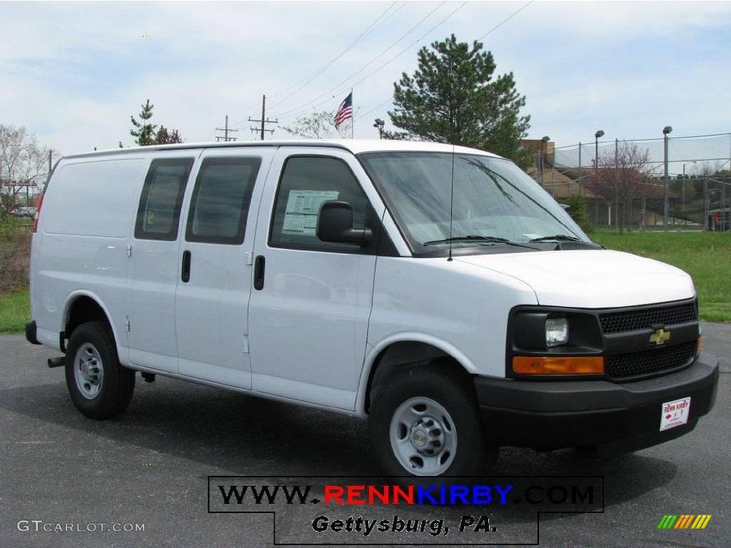 Summit White Chevrolet Express