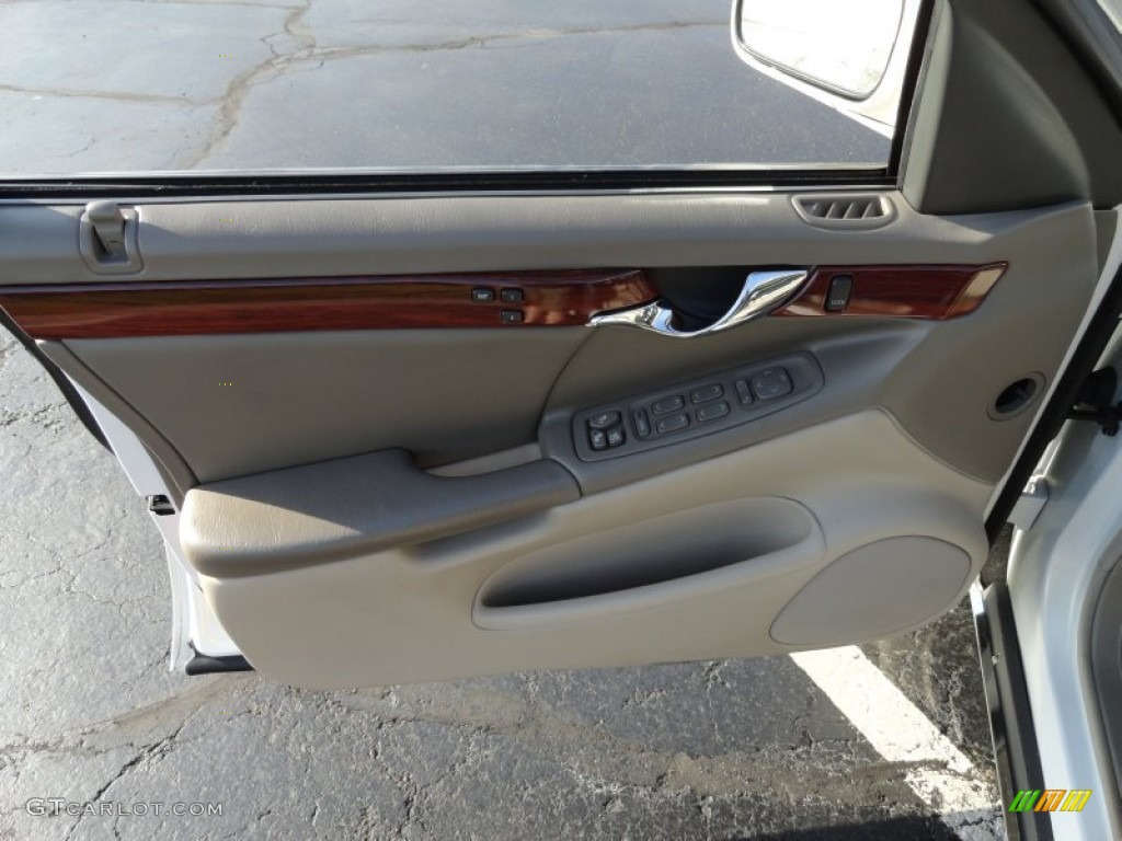 2005 DeVille Sedan - White Lightning / Shale photo #10