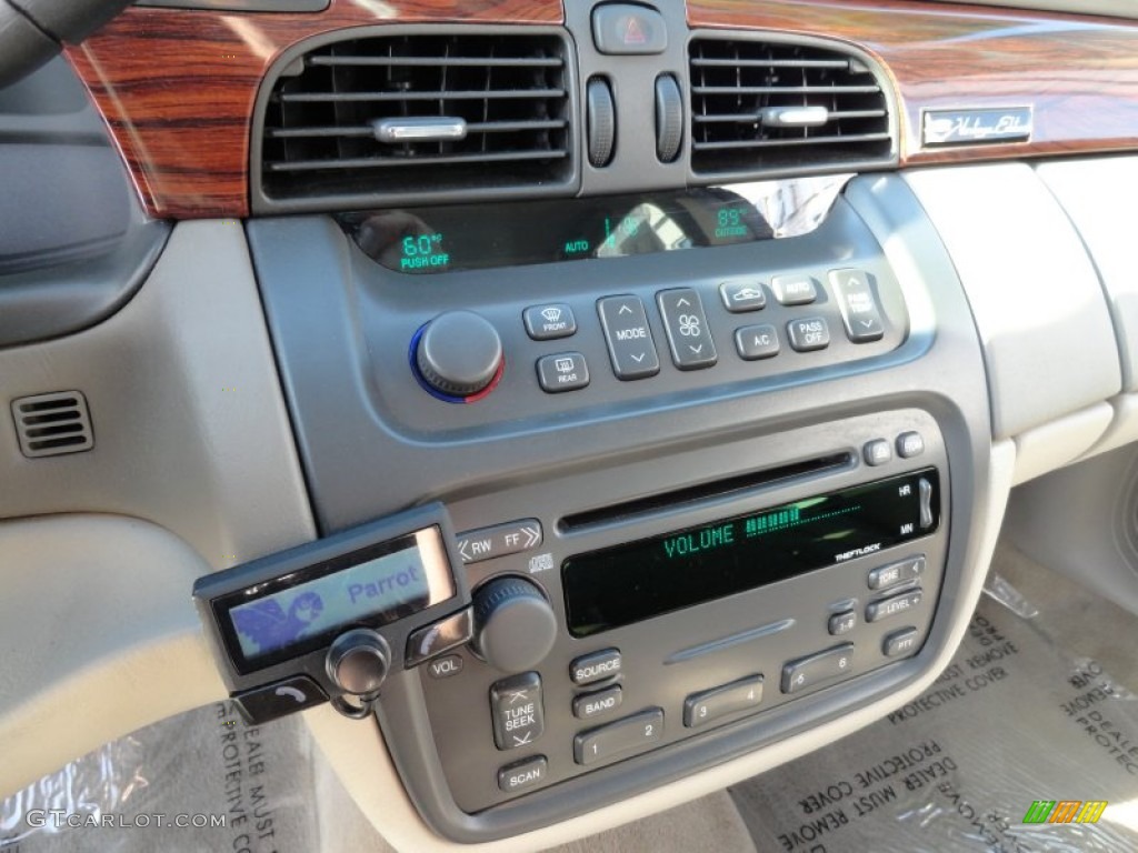 2005 Cadillac DeVille Sedan Controls Photo #80433503
