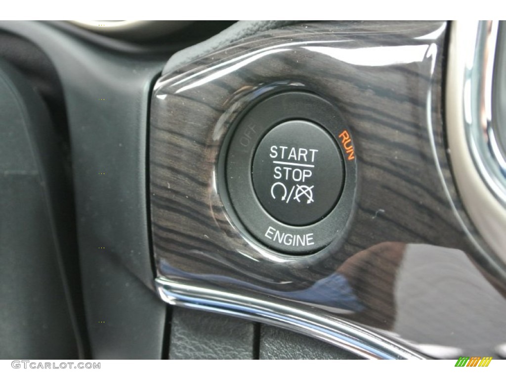 2014 Jeep Grand Cherokee Overland Controls Photo #80436212