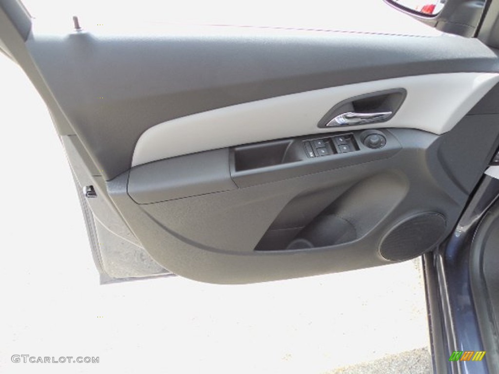 2013 Cruze LS - Atlantis Blue Metallic / Jet Black/Medium Titanium photo #12