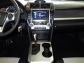 Super White - Camry SE Photo No. 13