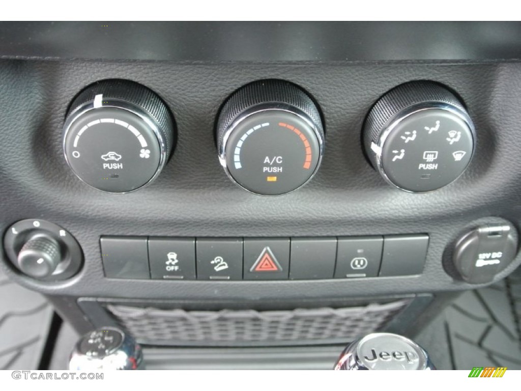 2013 Jeep Wrangler Unlimited Sahara 4x4 Controls Photo #80439311