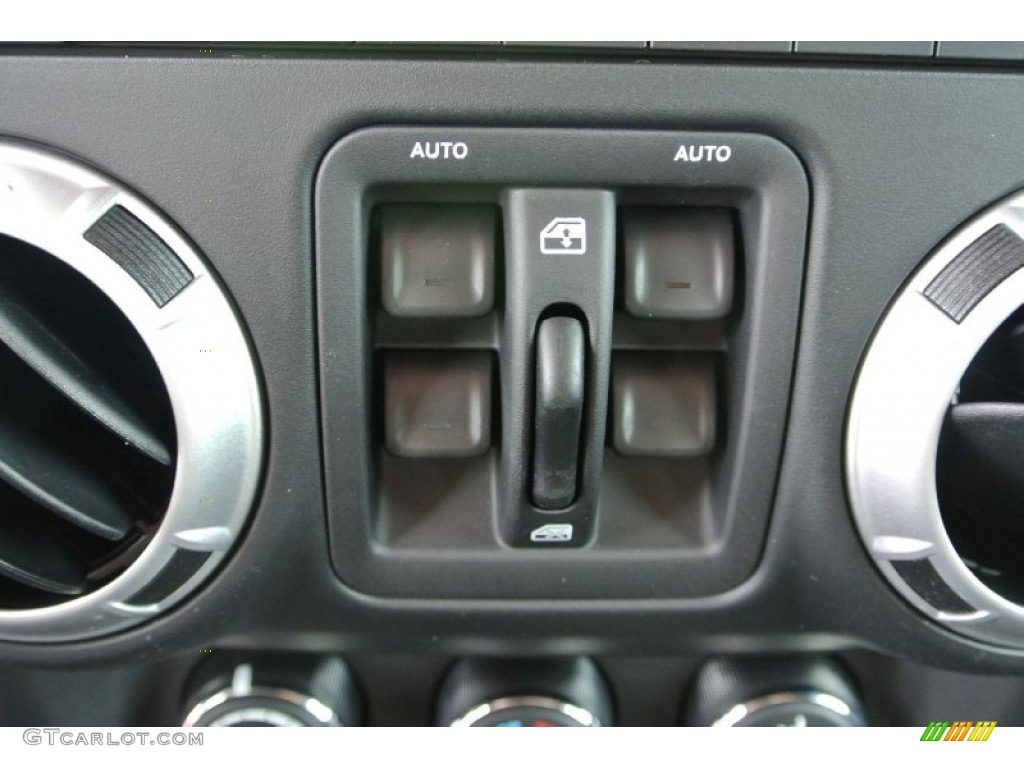 2013 Jeep Wrangler Unlimited Sahara 4x4 Controls Photo #80439333