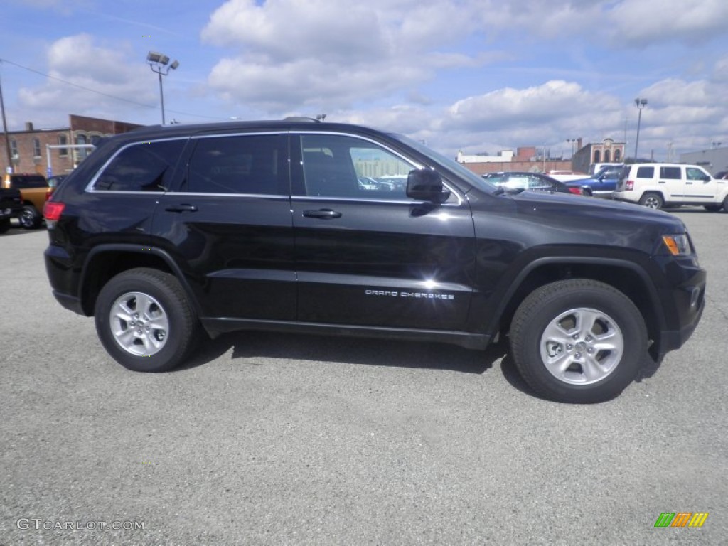 2014 Grand Cherokee Laredo 4x4 - Brilliant Black Crystal Pearl / Morocco Black photo #2