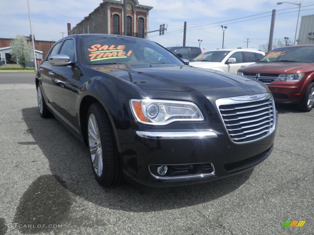 2013 300 C - Gloss Black / Black photo #1