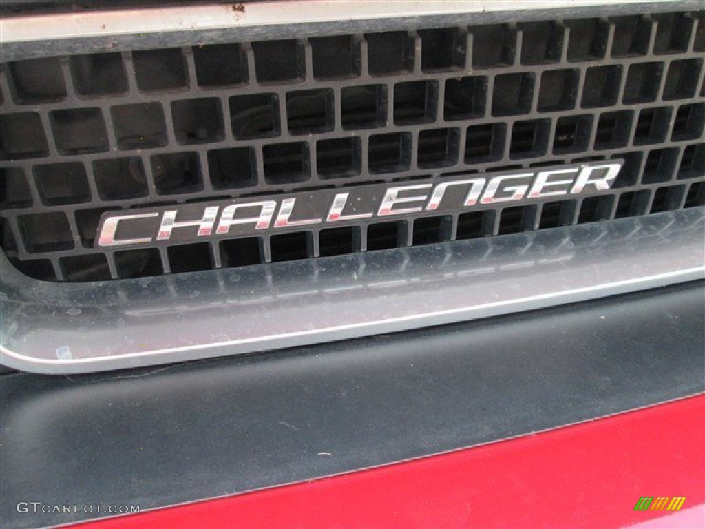 2011 Challenger SE - Redline 3-Coat Pearl / Dark Slate Gray photo #2