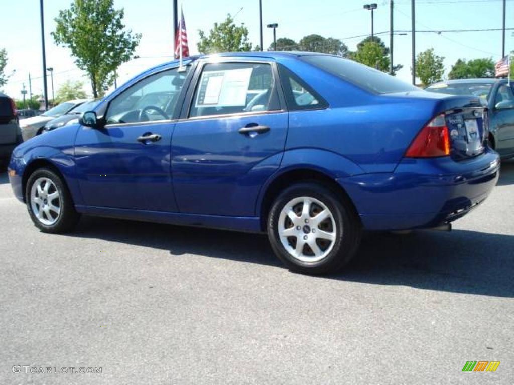 2005 Focus ZX4 SE Sedan - Sonic Blue Metallic / Dark Flint/Light Flint photo #2