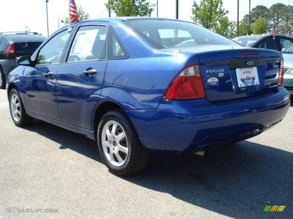 2005 Focus ZX4 SE Sedan - Sonic Blue Metallic / Dark Flint/Light Flint photo #3