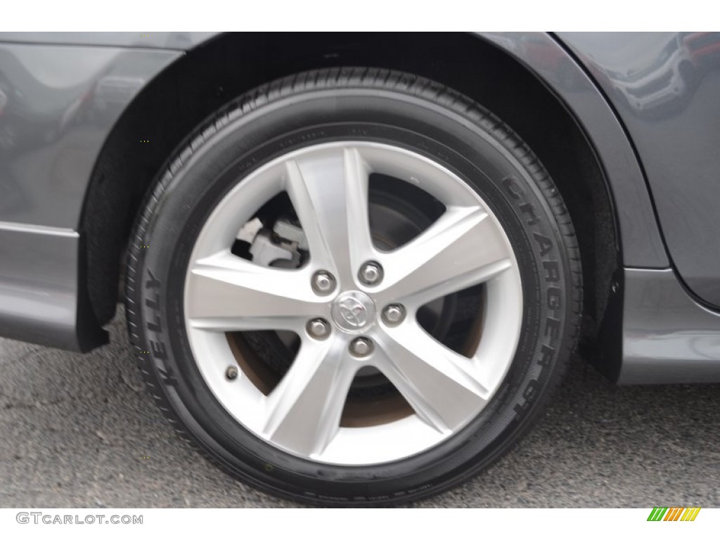 2010 Toyota Camry SE Wheel Photos