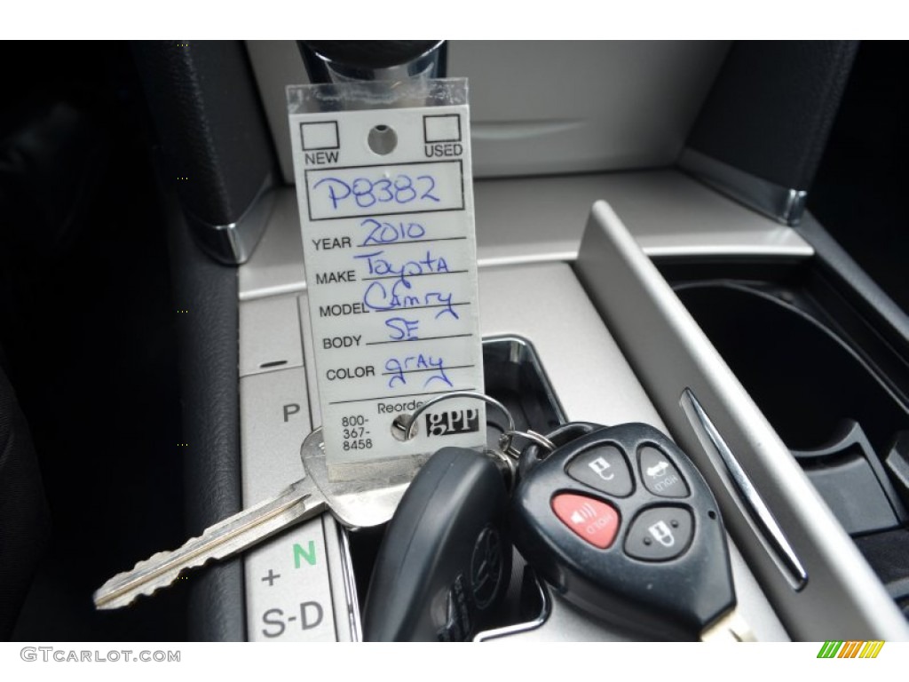 2010 Toyota Camry SE Keys Photos
