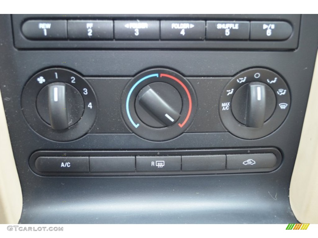 2007 Ford Mustang GT Premium Coupe Controls Photos