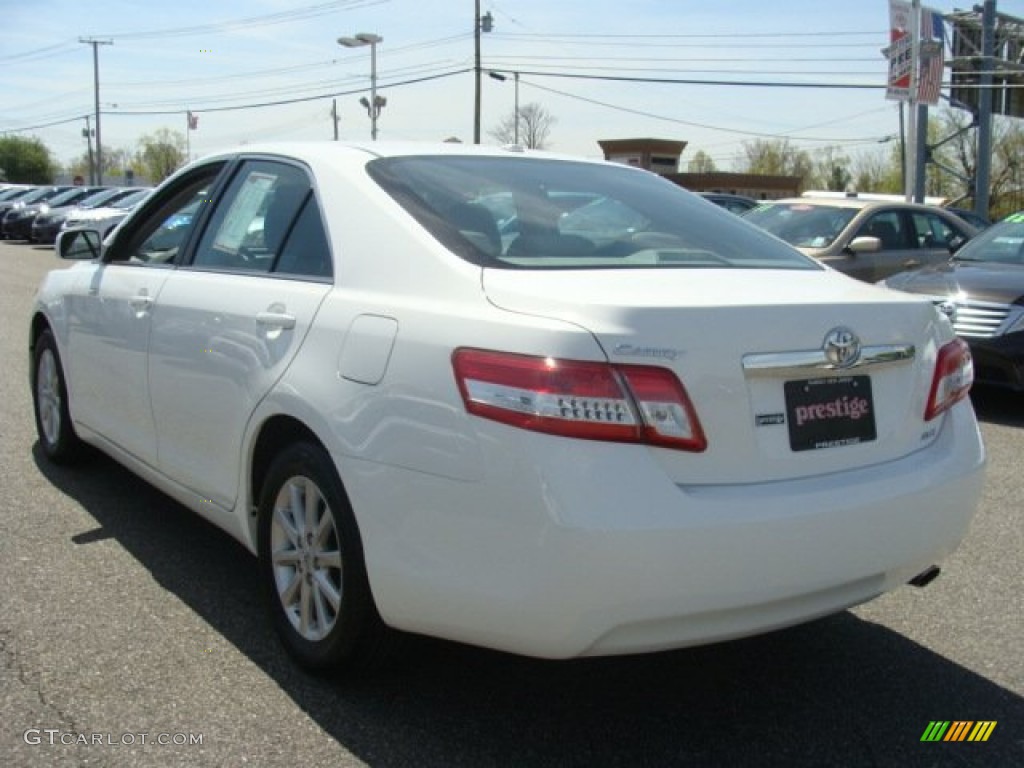 2011 Camry XLE - Super White / Ash photo #4