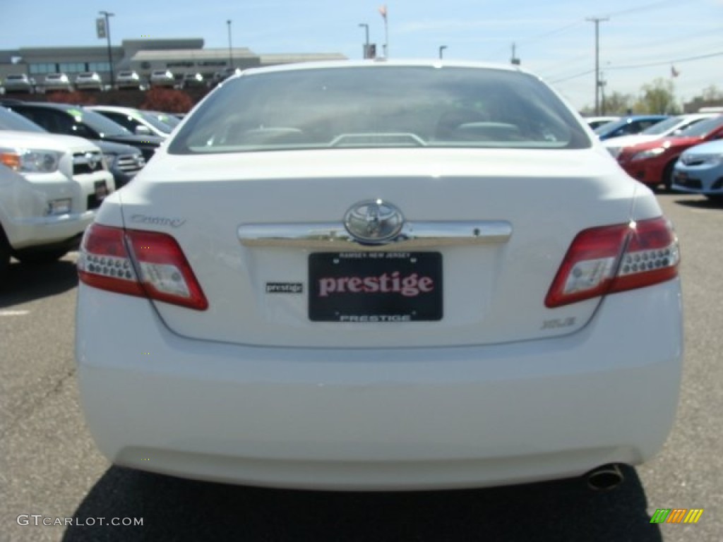 2011 Camry XLE - Super White / Ash photo #5