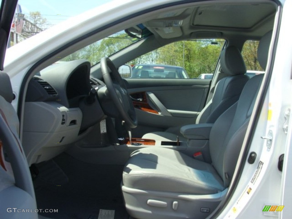 2011 Camry XLE - Super White / Ash photo #7