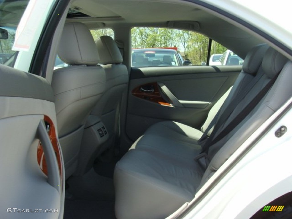 2011 Camry XLE - Super White / Ash photo #13