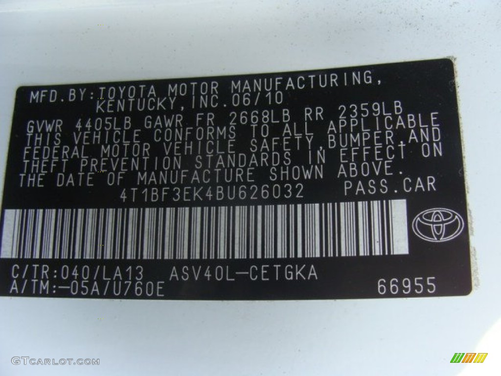 2011 Camry XLE - Super White / Ash photo #15