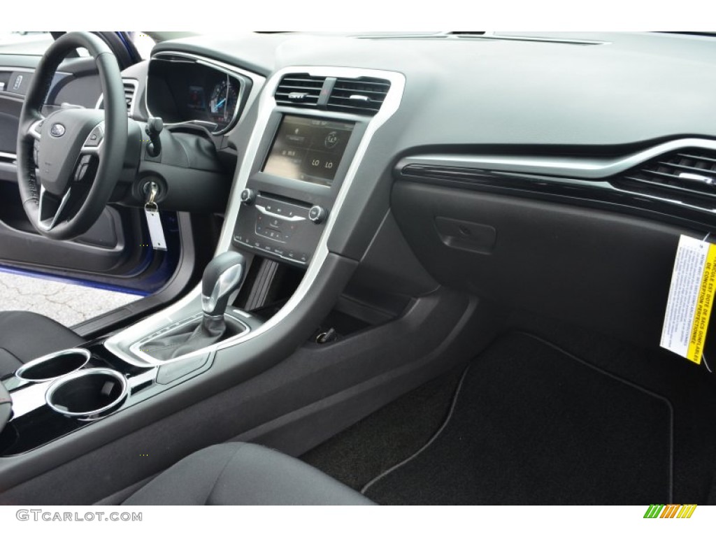 2013 Fusion SE 1.6 EcoBoost - Deep Impact Blue Metallic / SE Appearance Package Charcoal Black/Red Stitching photo #16