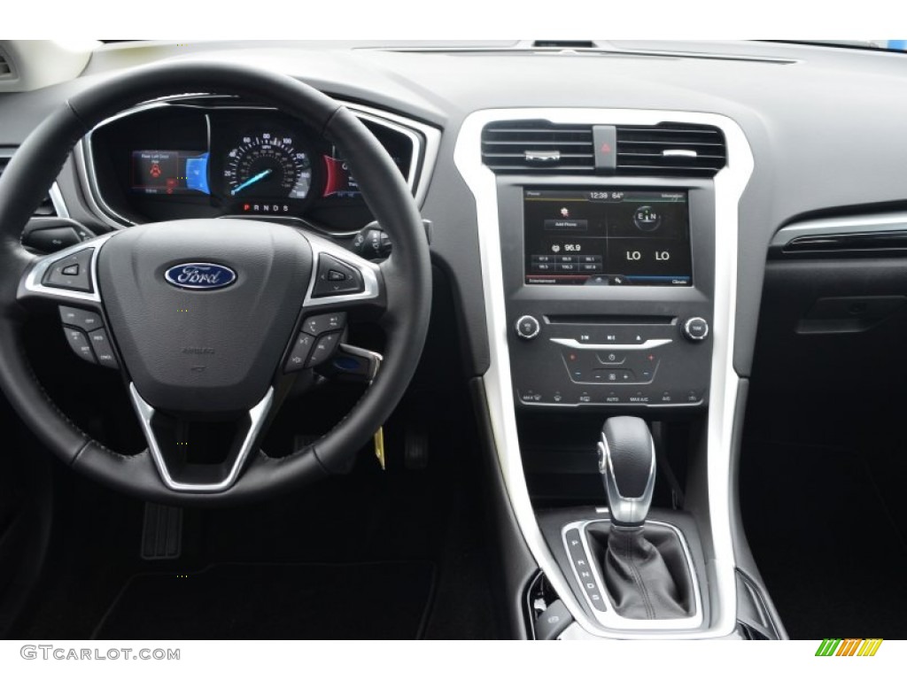 2013 Fusion SE 1.6 EcoBoost - Deep Impact Blue Metallic / SE Appearance Package Charcoal Black/Red Stitching photo #20