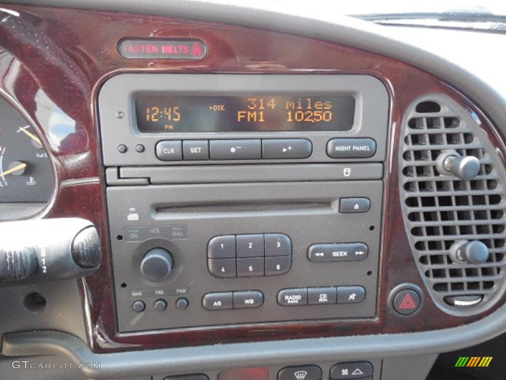 2001 Saab 9-3 SE Sedan Audio System Photos