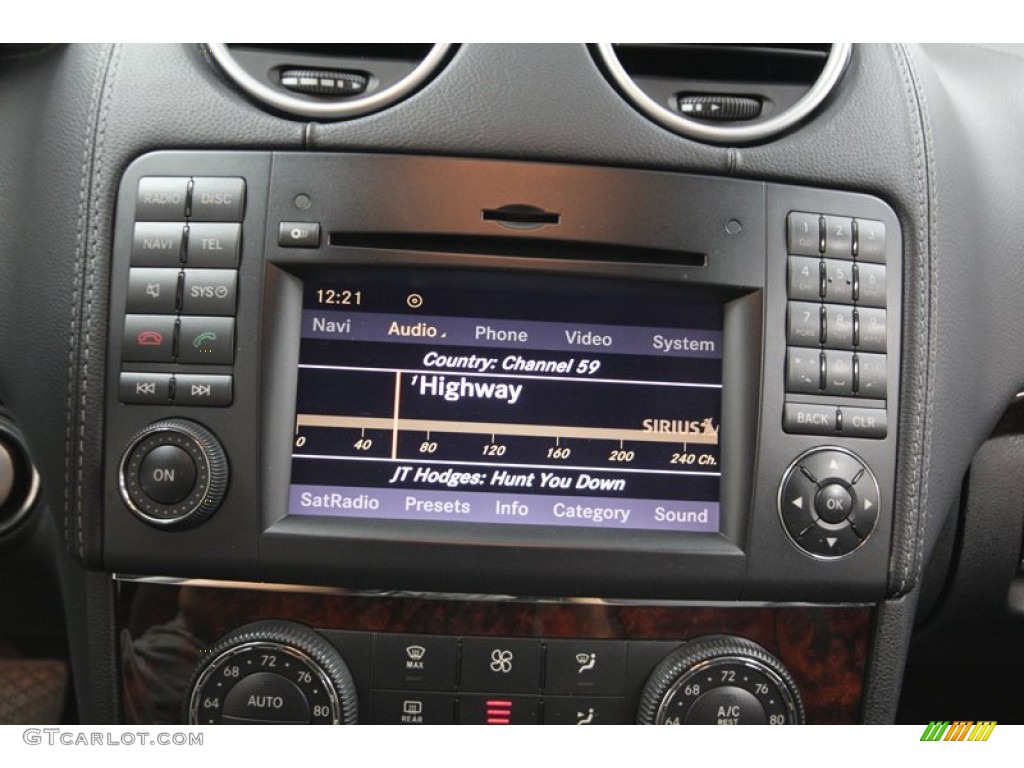 2011 Mercedes-Benz GL 450 4Matic Audio System Photos