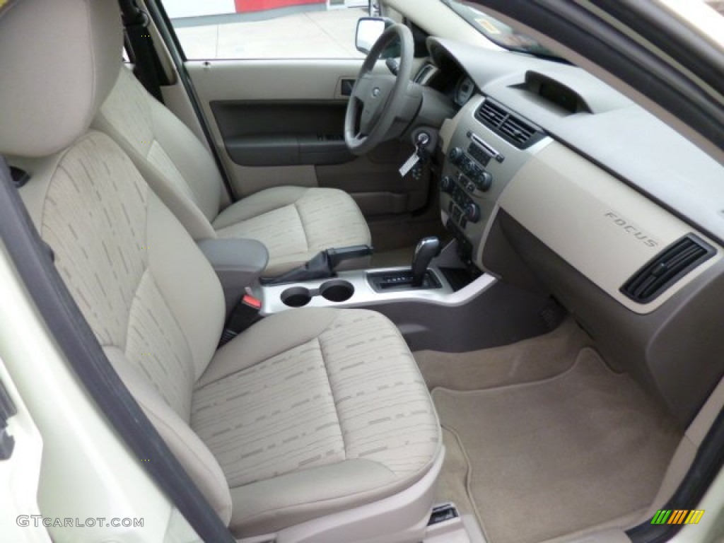 Medium Stone Interior 2010 Ford Focus SE Sedan Photo #80469703