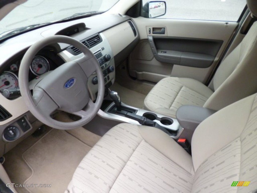 Medium Stone Interior 2010 Ford Focus SE Sedan Photo #80469902