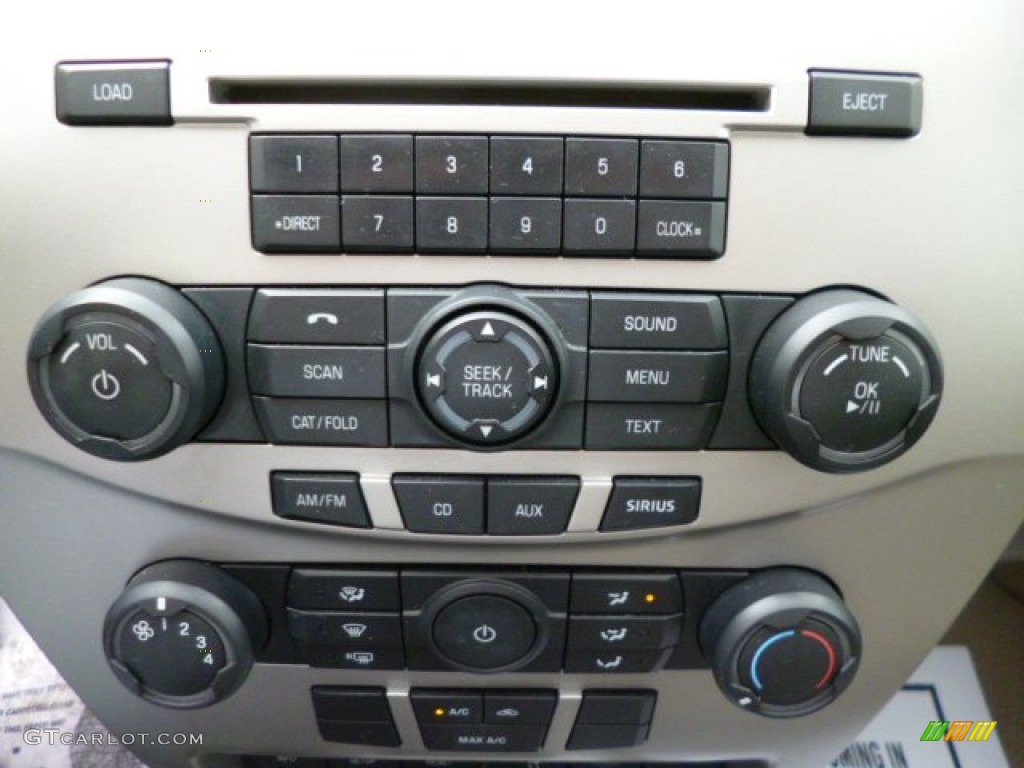 2010 Ford Focus SE Sedan Controls Photos