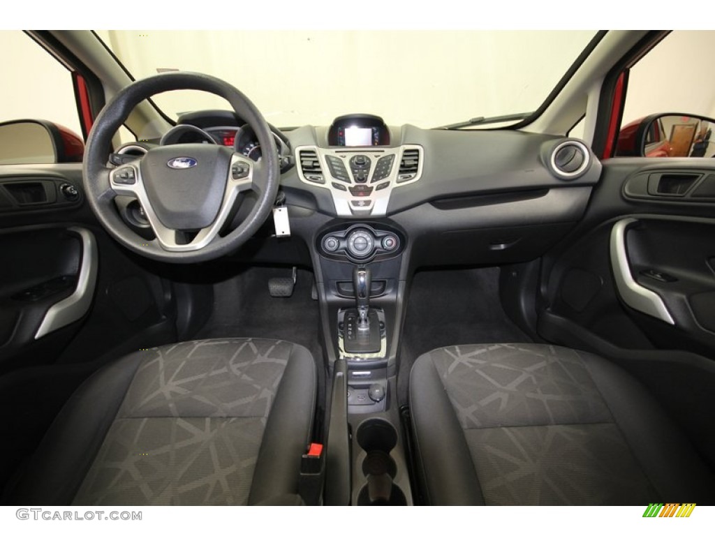 2011 Fiesta SE Hatchback - Bright Magenta Metallic / Charcoal Black/Blue Cloth photo #4