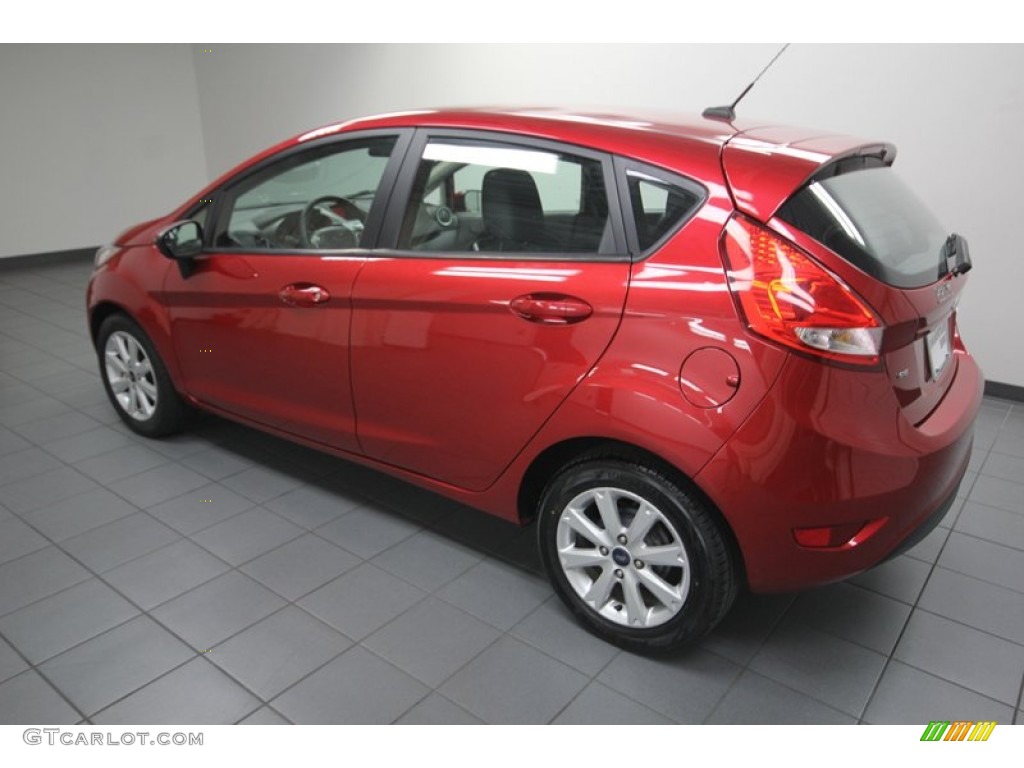 2011 Fiesta SE Hatchback - Bright Magenta Metallic / Charcoal Black/Blue Cloth photo #5