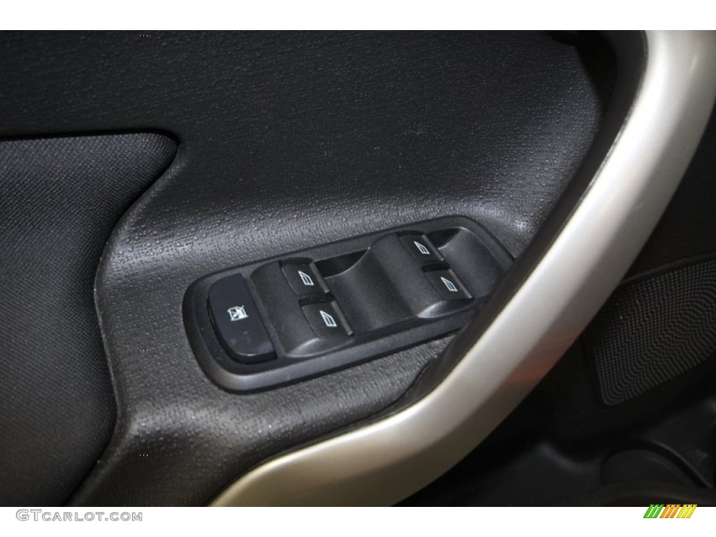 2011 Fiesta SE Hatchback - Bright Magenta Metallic / Charcoal Black/Blue Cloth photo #15