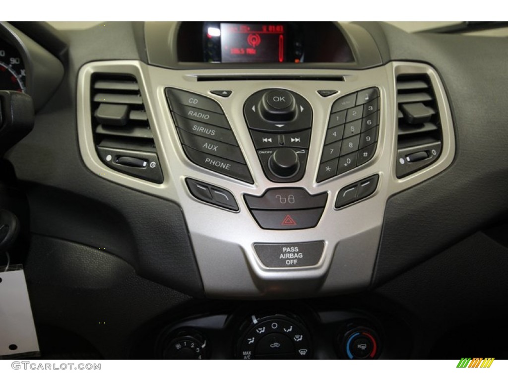 2011 Fiesta SE Hatchback - Bright Magenta Metallic / Charcoal Black/Blue Cloth photo #18