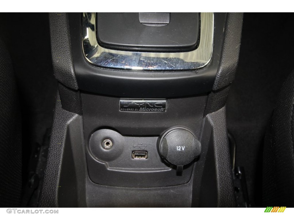 2011 Fiesta SE Hatchback - Bright Magenta Metallic / Charcoal Black/Blue Cloth photo #21
