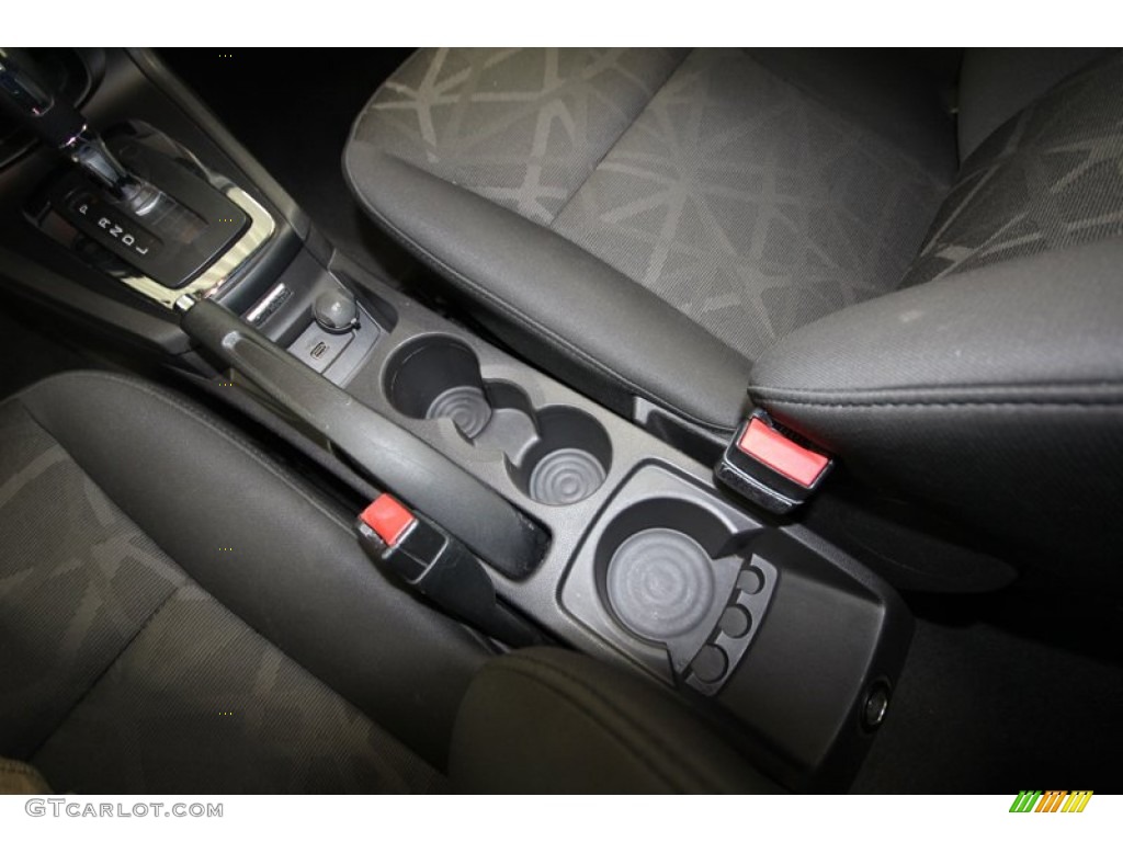 2011 Fiesta SE Hatchback - Bright Magenta Metallic / Charcoal Black/Blue Cloth photo #22