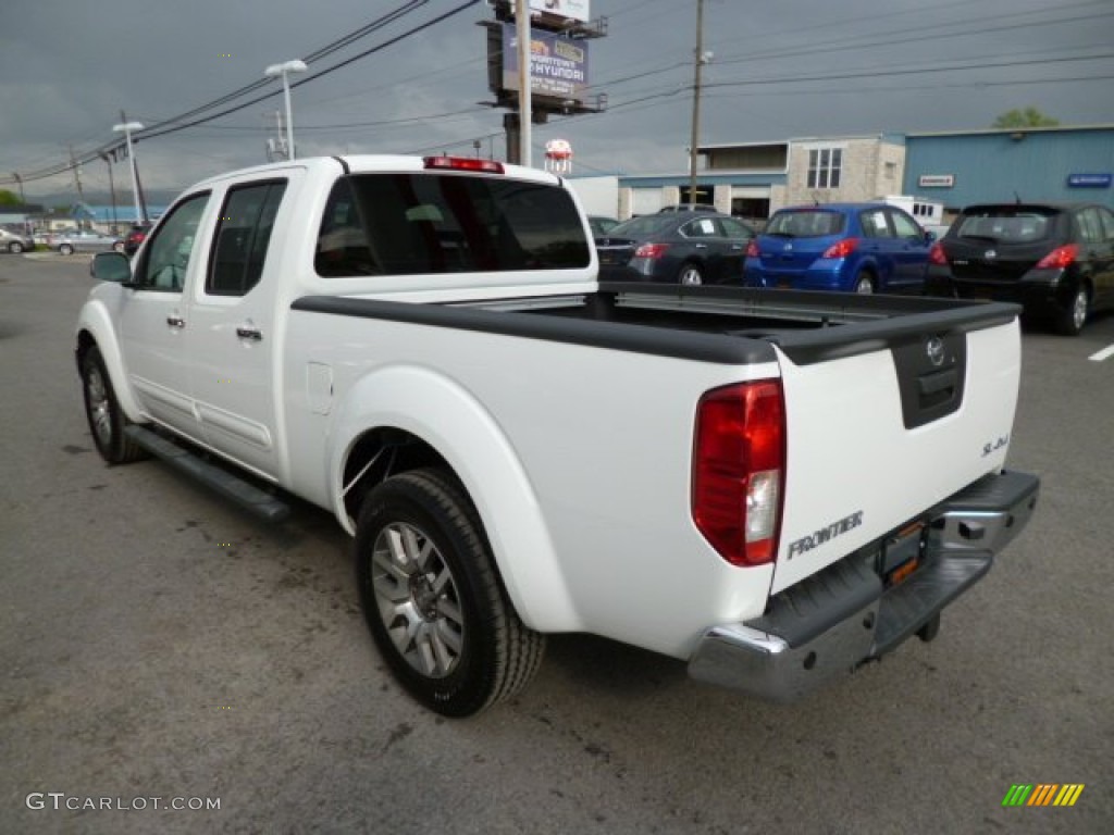 2013 Frontier SL V6 Crew Cab 4x4 - Glacier White / Steel photo #5