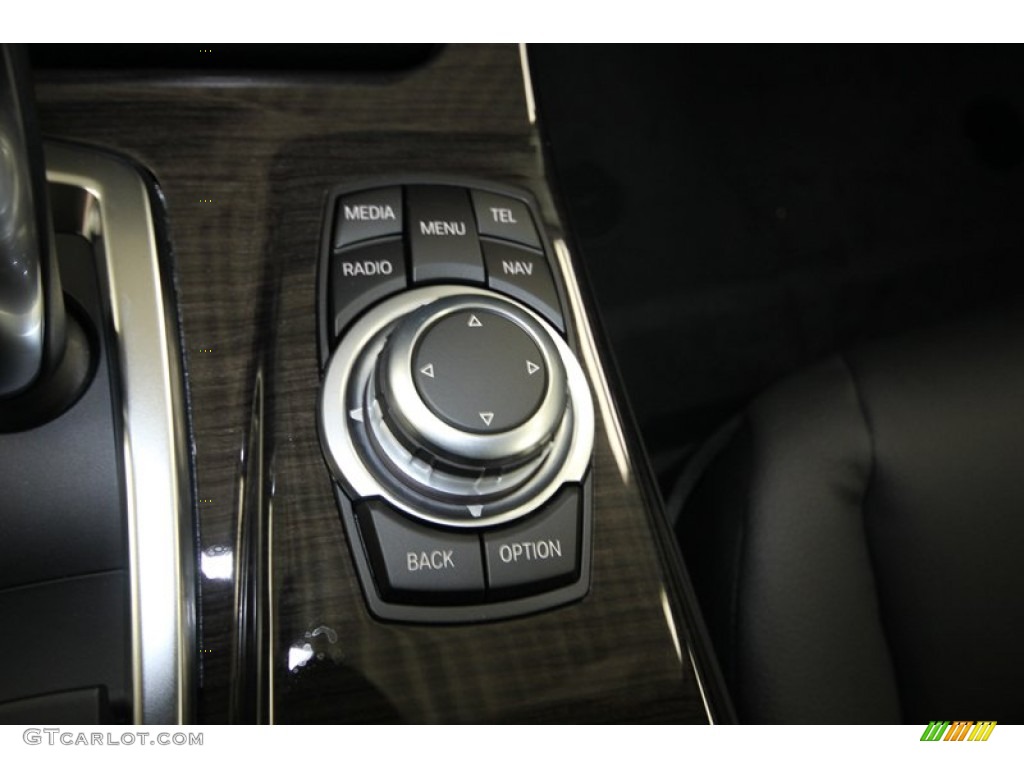 2013 BMW 5 Series 528i Sedan Controls Photo #80477567