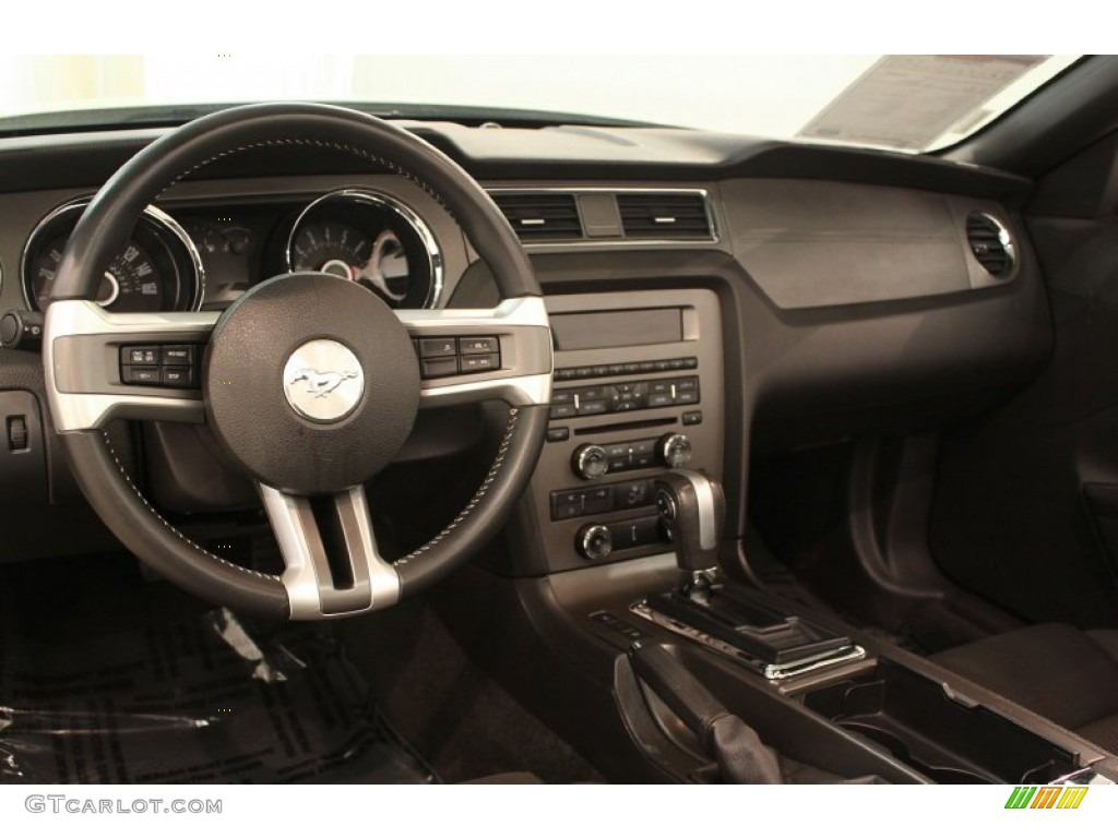 2013 Ford Mustang V6 Convertible Charcoal Black Dashboard Photo #80483860