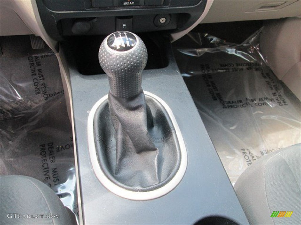 2010 Ford Escape XLS Transmission Photos