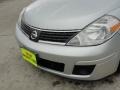 Brilliant Silver - Versa 1.8 S Hatchback Photo No. 11