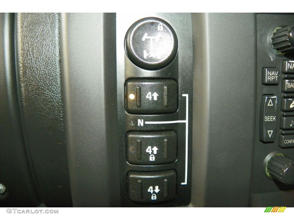 2005 Hummer H2 SUV Controls Photo #80486374