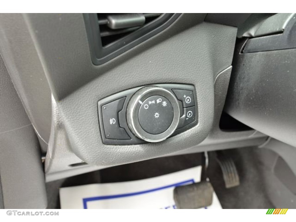 2013 Ford Escape SE 2.0L EcoBoost Controls Photo #80492189